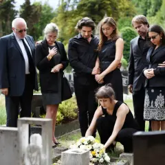 Jak odpowiedzieć na podziękowanie za udział w pogrzebie z empatią