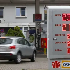 Cena benzyny w Niemczech: Diesel 235.9, Super 219.9, Super E10 213.9, Super Plus 238.9, AdBlue 199.9.