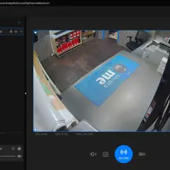 Interfaz de SplitCam para ver camara ip. Muestra la vista de una cámara de seguridad en una tienda.