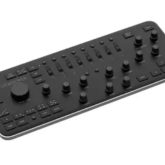 Panel Loopdeck z pokrętłami i suwakami do edycji zdjęć, usprawniający pracę z Lightroom. Skróty klawiszowe ułatwiają kontrolę nad ekspozycją, balansem bieli i innymi parametrami.