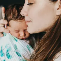 Matka tuli dziecko, czując bezwarunkowa miłość do dziecka. Cytaty o tej miłości są piękne, ale to uczucie jest najpiękniejsze.