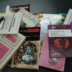 Książki: "Cierpienia młodego Wertera", "Faust", "Proces", "Lord Jim". To lektury szkolne, idealne do streszczenia ballady i romanse.