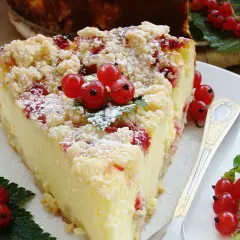 Jak zrobić sernik z czerwoną porzeczką, który podbije serca? Rady
