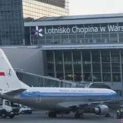 Jak odebrać kogoś z lotniska Chopina samochodem bez stresu i opłat
