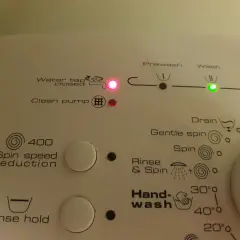 Kontrolki w zamrażarce Whirlpool: rozszyfruj sygnały i uniknij awarii