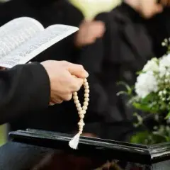 Ile trwa msza pogrzebowa w cerkwi? Poznaj czas i zwyczaje ceremonii