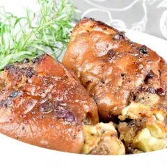 Golonka gotowana i pieczona, jak u Ani. Aromatyczna, z ziołami i przyprawami, w sosie własnym.