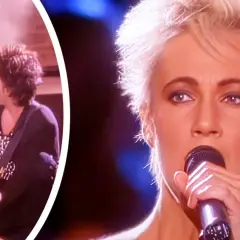 Marie Fredriksson z Roxette śpiewa "Alouette po polsku". W tle zespół, w tym Per Gessle.