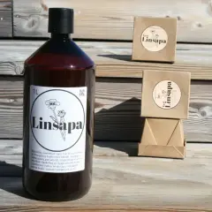 En stor flaska och två små paket med Linsapa, perfekt för rengöring i bastun.