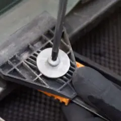 Jak wymienić mechanizm podnoszenia szyby Audi A4 B6 lewy przód i zaoszczędzić