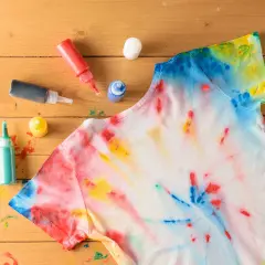 Wybielacz do tie-dye: jaki wybrać i jak zrobić idealny wzór?