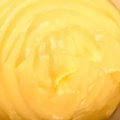 Crema pasticcera liscia e vellutata, pronta per farcire dolci deliziosi, preparata con il Bimby.