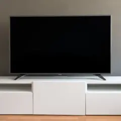 Dlaczego telewizor sam się wyłącza i włącza? Sprawdź przyczyny i rozwiązania
