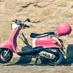 Prawo jazdy AM – czy naprawdę można wozić pasażera na motorowerze?