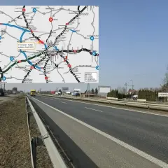 Droga krajowa S7 w pobliżu Warszawy, z widokiem na autostradę i mapę z zaznaczonym przebiegiem trasy.