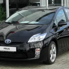 Czarny Toyota Prius 3, znany z niezawodności, ale warto znać najczęstsze usterki.