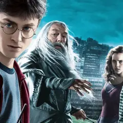 Harry Potter i Książę Półkrwi: obsada - Harry, Dumbledore, Hermiona i Ron w mrocznym mieście.