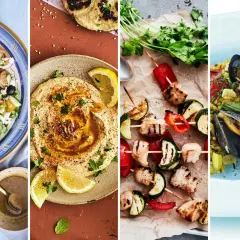 En härlig collage med medelhavskost recept: fräsch sallad, krämig hummus, grillspett med kyckling och grönsaker samt en paella med skaldjur.