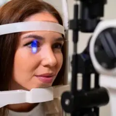 Jak wygląda badanie dna oka? Co musisz wiedzieć przed wizytą
