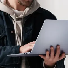 Jaki laptop dla ucznia w 2026? Wybierz mądrze! Poradnik dla rodziców