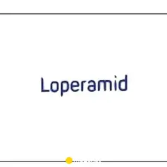 Napis "Loperamid" na białym tle. Czy loperamid jest szkodliwy? Dowiedz się więcej o jego bezpieczeństwie i skutkach ubocznych.
