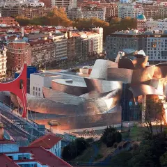 Muzeum sztuki nowoczesnej w Bilbao: historia, wystawy i porady
