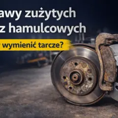 Zużyte tarcze hamulcowe, z widoczną różnicą w grubości, wymagają wymiany.