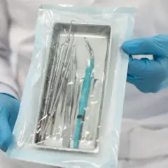 Ile zarabia technik sterylizacji medycznej? Sprawdź widełki!