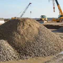 Ile kubików żwiru w tonie? Oblicz to precyzyjnie i uniknij błędów!