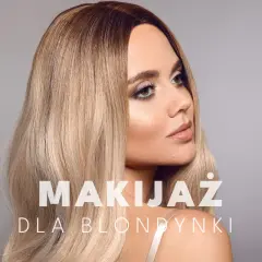 Elegancki makijaż dla blondynki podkreślający urodę. Delikatne cienie i błyszczące usta.