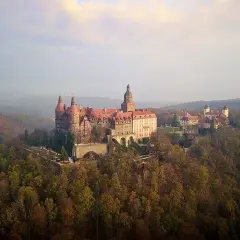 Gdzie zjeść w pobliżu Zamku Książ? Sprawdź najlepsze miejsca
