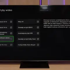 Menu ustawień telewizora Hisense z opcjami trybów wideo, takimi jak 4K, HDR i Dolby Vision.