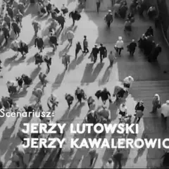 Scenariusz polskiego filmu "Pociąg" Jerzego Lutowskiego i Jerzego Kawalerowicza. Tłum ludzi na ulicy.