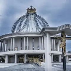 Sanktuarium ojca Rydzyka: historia, znaczenie i kontrowersje w Toruniu