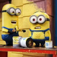 Dwa Minionki malują pędzlem. Jeden z nich ma otwarte usta, drugi wygląda na zaskoczonego. To inspiracja, jak zrobić strój Minionka!