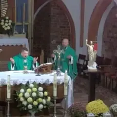 Ile trwa suma w kościele? Sprawdź, co wpływa na czas mszy