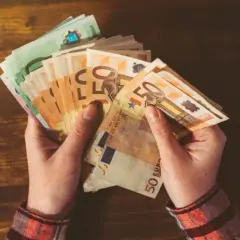 Ile zarabia elektryk w Austrii? Sprawdź, co wpływa na wynagrodzenie