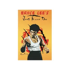 Bruce Lee i hans ikoniska stil, redo att utöva jeet kune do. Bakgrunden har en stiliserad drake.