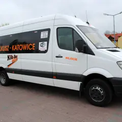 Biały bus Kik-Bus na trasie Olkusz-Katowice. Sprawdź cennik i podróżuj z darmowym Wi-Fi!