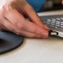 Radio nie widzi pendrive'a? Formatuj do FAT32! Pełny poradnik