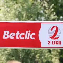 Logo Betclic i 2 Liga. Kto awansuje? Czekamy na rozstrzygnięcia w tabeli.