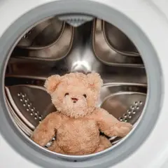 Jak prać pluszaki? Bezpieczne metody dla higieny i trwałości.