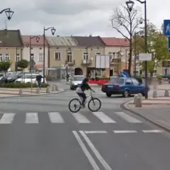 Czy chodnik to droga publiczna? Odkryj ważne przepisy i prawa