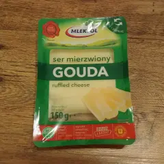 Opakowanie sera Gouda z widocznymi plasterkami sera i informacją o wadze 150g.