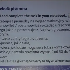 Instrukcja do zadania: jak się pisze ogłoszenie o sprzedaży niepotrzebnego urządzenia, by zarobić na wakacje. Opisz zalety, działanie i dane kontaktowe.