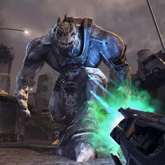 Potwór z Duke Nukem Forever strzela zielonym promieniem w zniszczonym mieście.