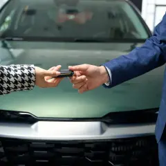 Passaggio di chiavi auto, un modo per vendere auto defunto senza successione.