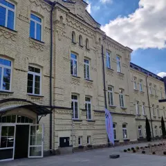 DPS Caritas Biskupice: Znajdź ciepło i opiekę. Jak się dostać?