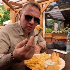 Darłówko: Gdzie zjeść? Od ryby po gofry smaki, które pokochasz!