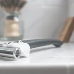 Golenie pod włos co to znaczy? Poznaj ryzyko i korzyści tej metody